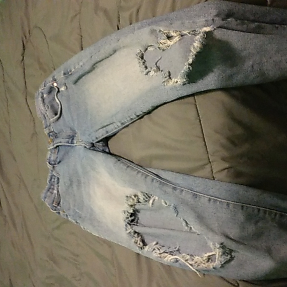 Riped mom jeans